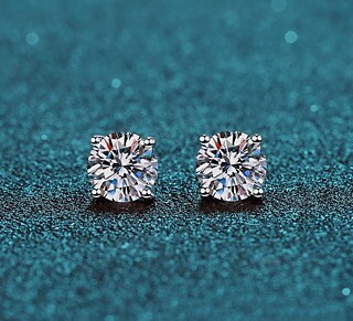 Round stud earring 1ct